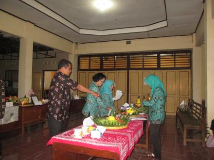 Lomba Tumpeng di Ultah Desa Triharjo