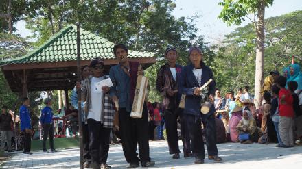 Lomba kentongan jaga warga Desa Triharjo