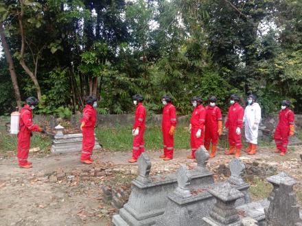 Pemakaman Jenazah Terkonfirmasi Covid-19 Warga Padukuhan Tirto, Kalurahan Triharjo